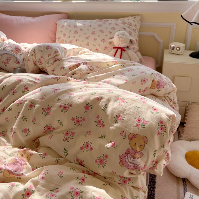 91家纺网 家纺一手货源 找家纺 水墨江南 2025新款超柔水洗棉印花四件套 花间小熊