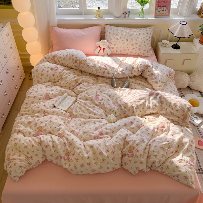 91家纺网 家纺一手货源 找家纺 水墨江南 2025新款超柔水洗棉印花四件套 花间小熊