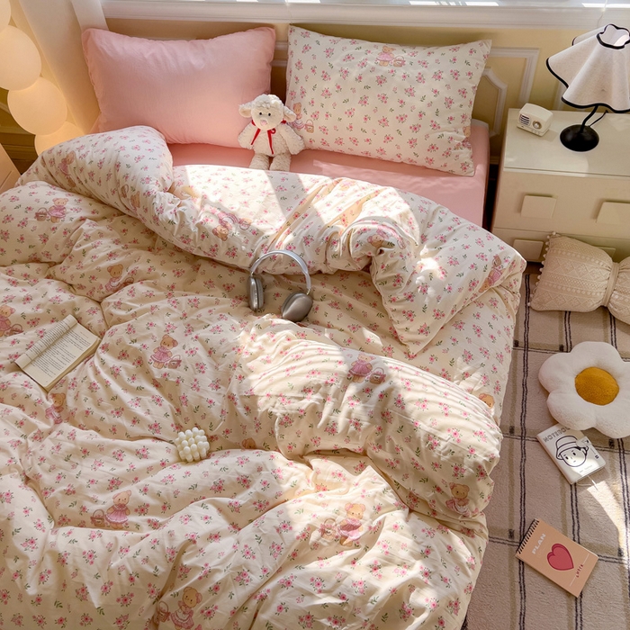 91家纺网 家纺一手货源 找家纺 水墨江南 2025新款超柔水洗棉印花四件套 花间小熊