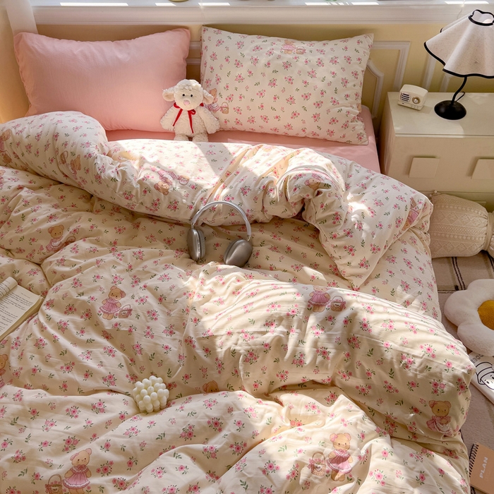 91家纺网 家纺一手货源 找家纺 水墨江南 2025新款超柔水洗棉印花四件套 花间小熊