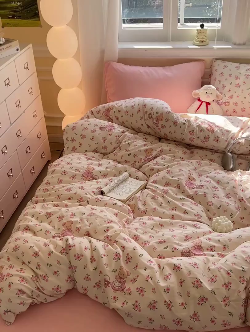 91家纺网 家纺一手货源 找家纺 水墨江南 2025新款超柔水洗棉印花四件套 花间小熊