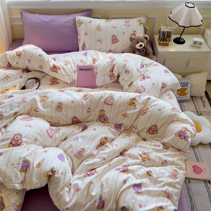 91家纺网 家纺一手货源 找家纺 水墨江南 2025新款超柔水洗棉印花四件套 茄子小熊