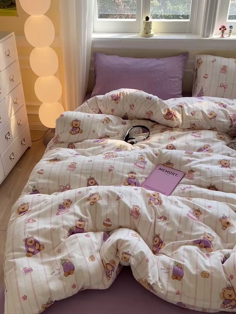 91家纺网 家纺一手货源 找家纺 水墨江南 2025新款超柔水洗棉印花四件套 茄子小熊