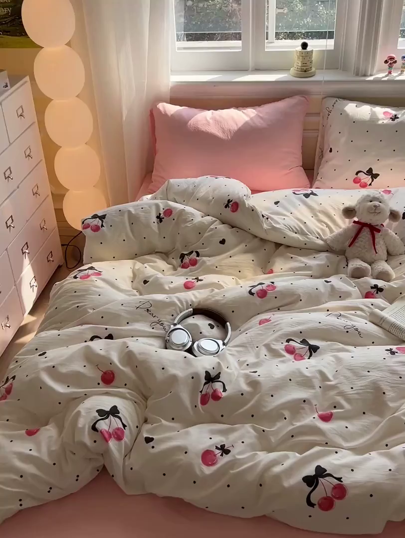 91家纺网 家纺一手货源 找家纺 水墨江南 2025新款超柔水洗棉印花四件套 美丽樱桃