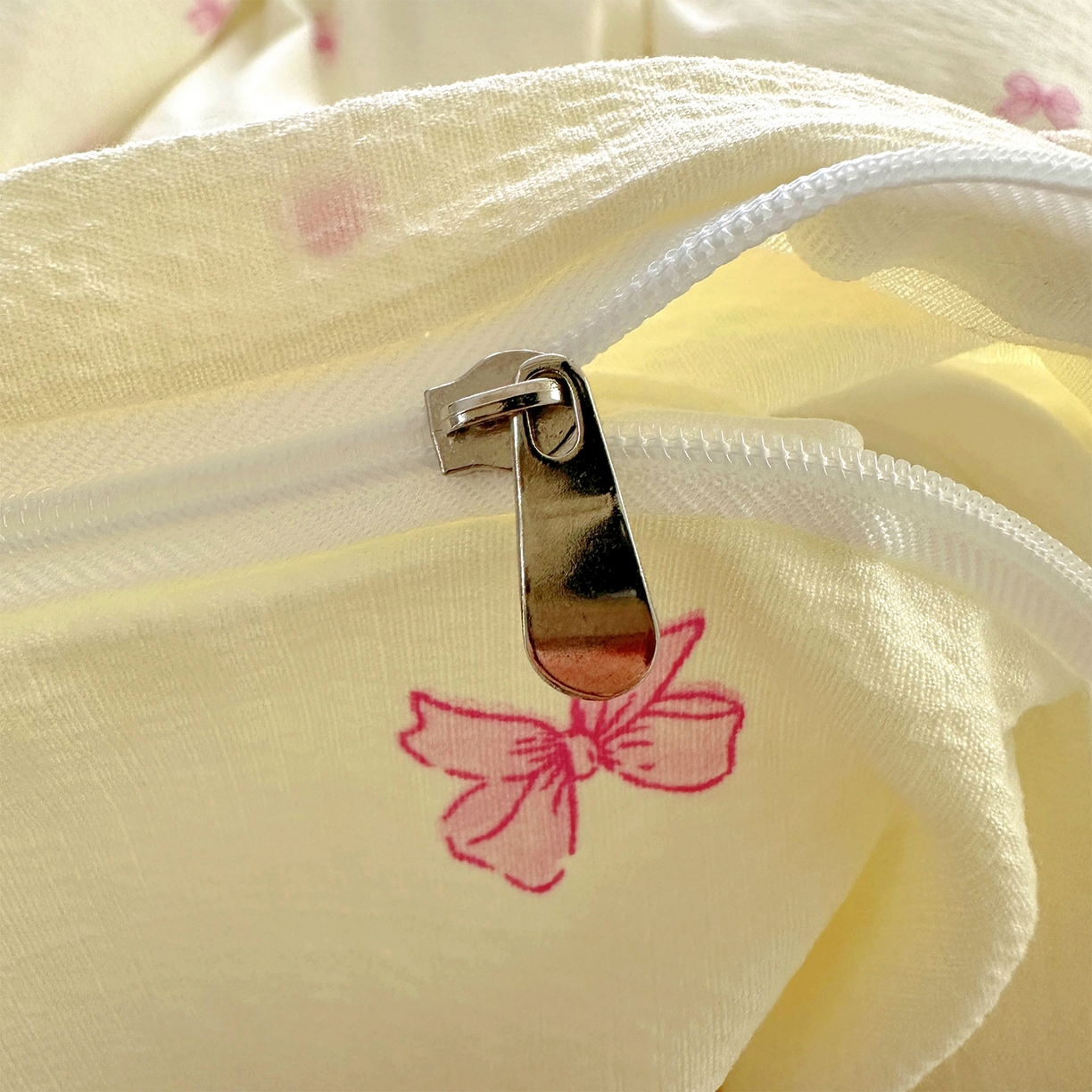 91家纺网 家纺一手货源 找家纺 美梦家纺2025新款木棉皱皱纱学生床盖四件套 相思粉