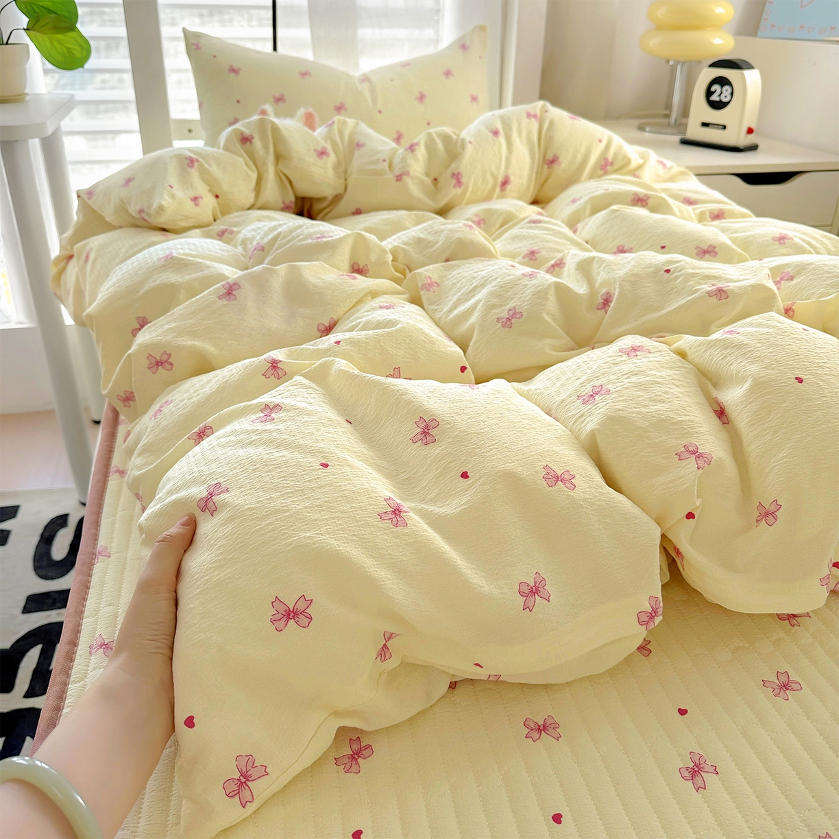 91家纺网 家纺一手货源 找家纺 美梦家纺2025新款木棉皱皱纱学生床盖四件套 相思粉