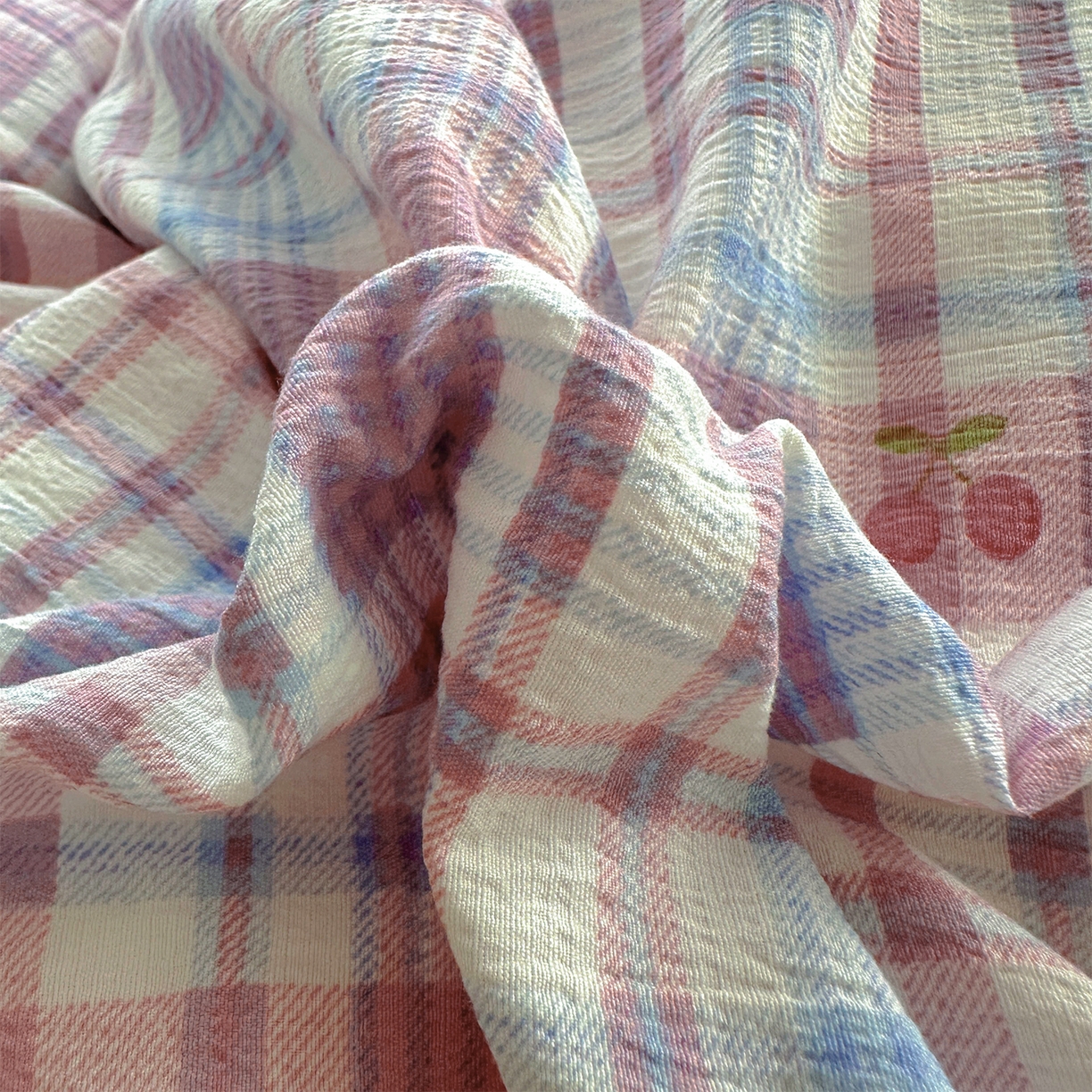 91家纺网 家纺一手货源 找家纺 美梦家纺2025新款木棉皱皱纱学生床盖四件套 樱桃格格