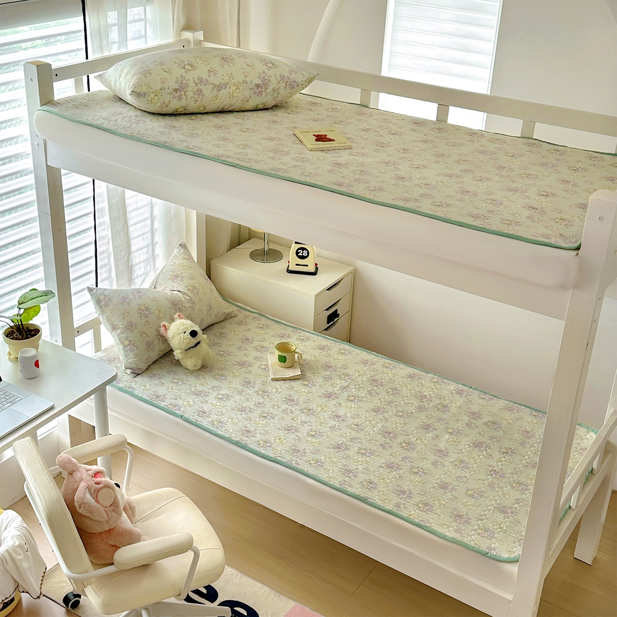 91家纺网 家纺一手货源 找家纺 美梦家纺2025新款木棉皱皱纱学生床盖四件套 茉莉清风