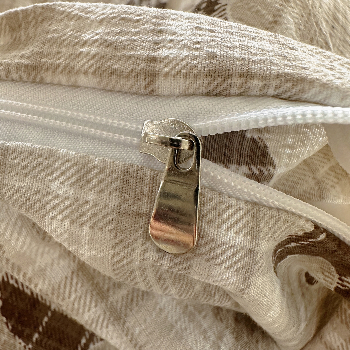 91家纺网 家纺一手货源 找家纺 美梦家纺2025新款木棉皱皱纱学生床盖四件套 巧克力狗狗