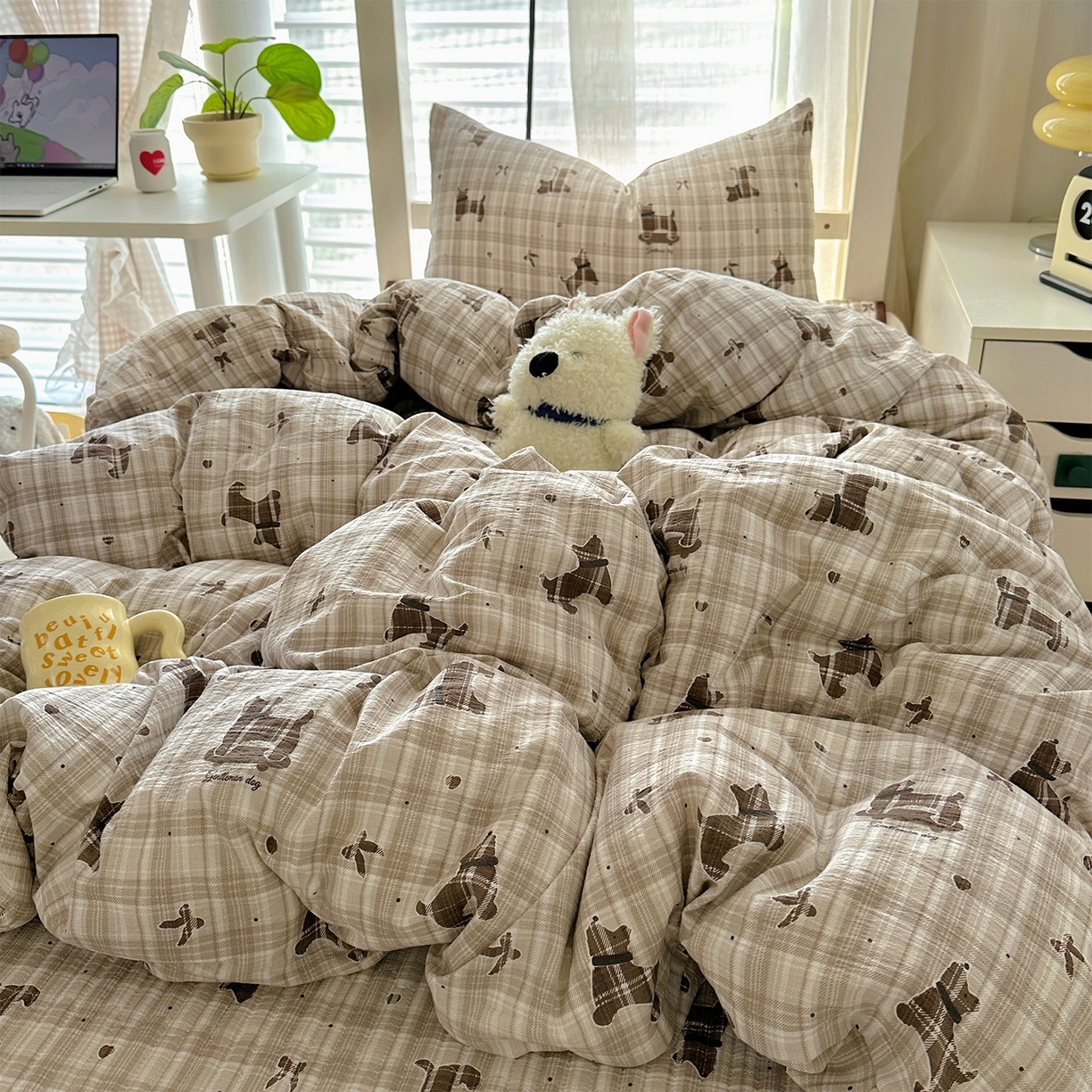 91家纺网 家纺一手货源 找家纺 美梦家纺2025新款木棉皱皱纱学生床盖四件套 巧克力狗狗