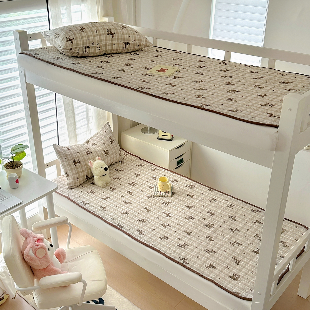 91家纺网 家纺一手货源 找家纺 美梦家纺2025新款木棉皱皱纱学生床盖四件套 巧克力狗狗