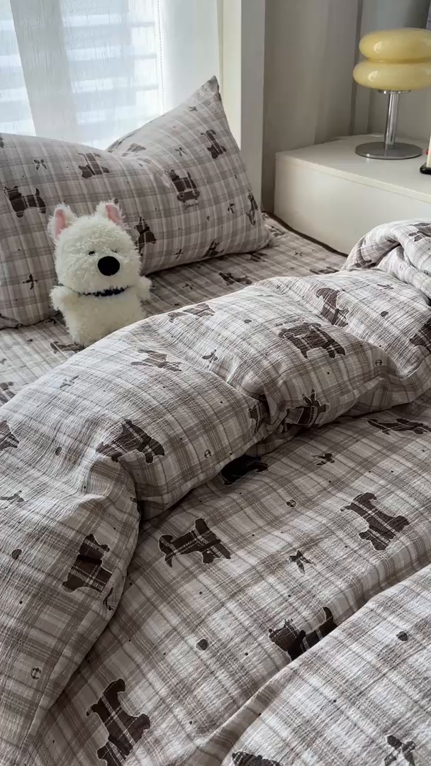 91家纺网 家纺一手货源 找家纺 美梦家纺2025新款木棉皱皱纱学生床盖四件套 巧克力狗狗