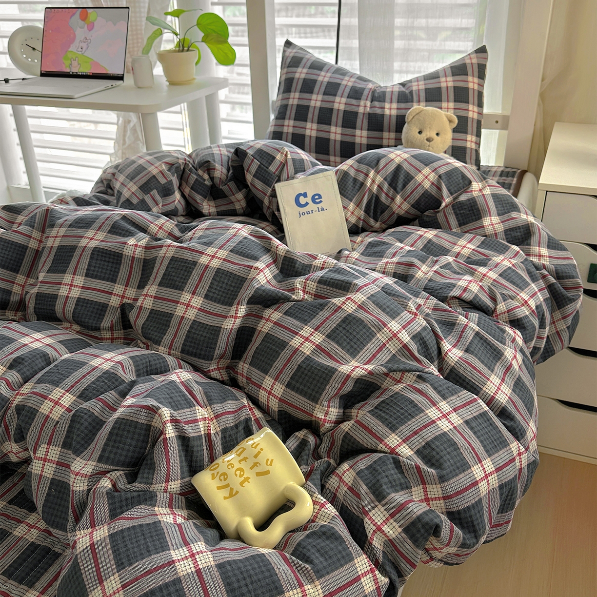 91家纺网 家纺一手货源 找家纺 美梦家纺2025新款木棉皱皱纱学生床盖四件套 幻夜