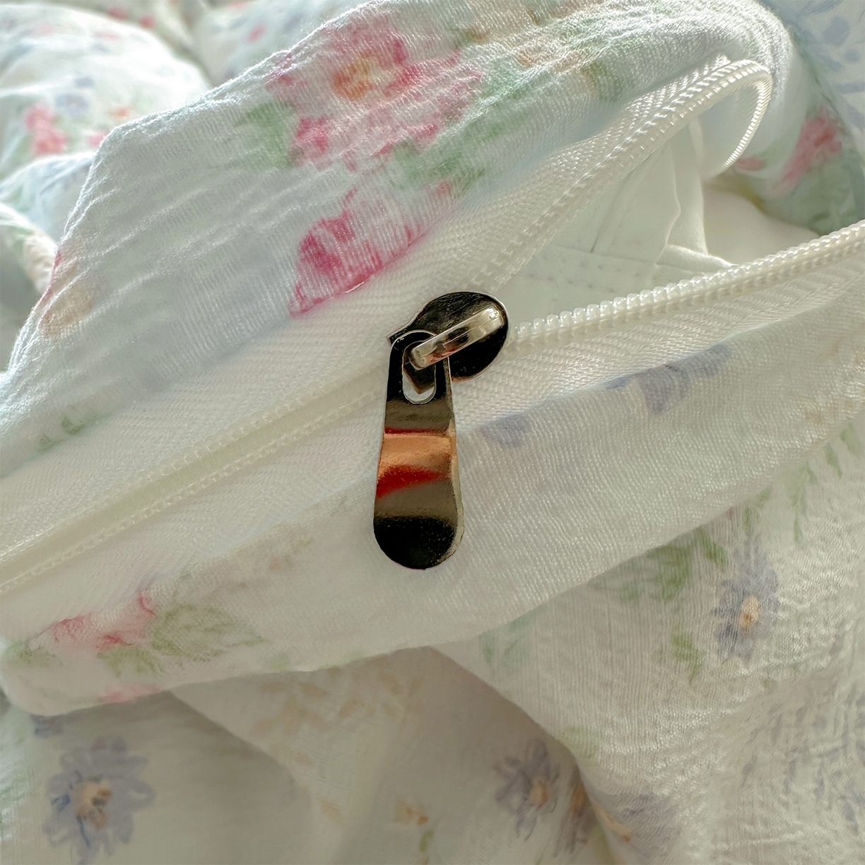 91家纺网 家纺一手货源 找家纺 美梦家纺2025新款木棉皱皱纱学生床盖四件套 花间露语