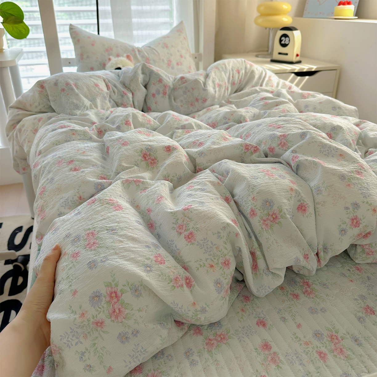 91家纺网 家纺一手货源 找家纺 美梦家纺2025新款木棉皱皱纱学生床盖四件套 花间露语