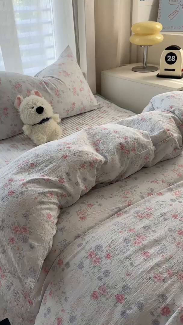 91家纺网 家纺一手货源 找家纺 美梦家纺2025新款木棉皱皱纱学生床盖四件套 花间露语