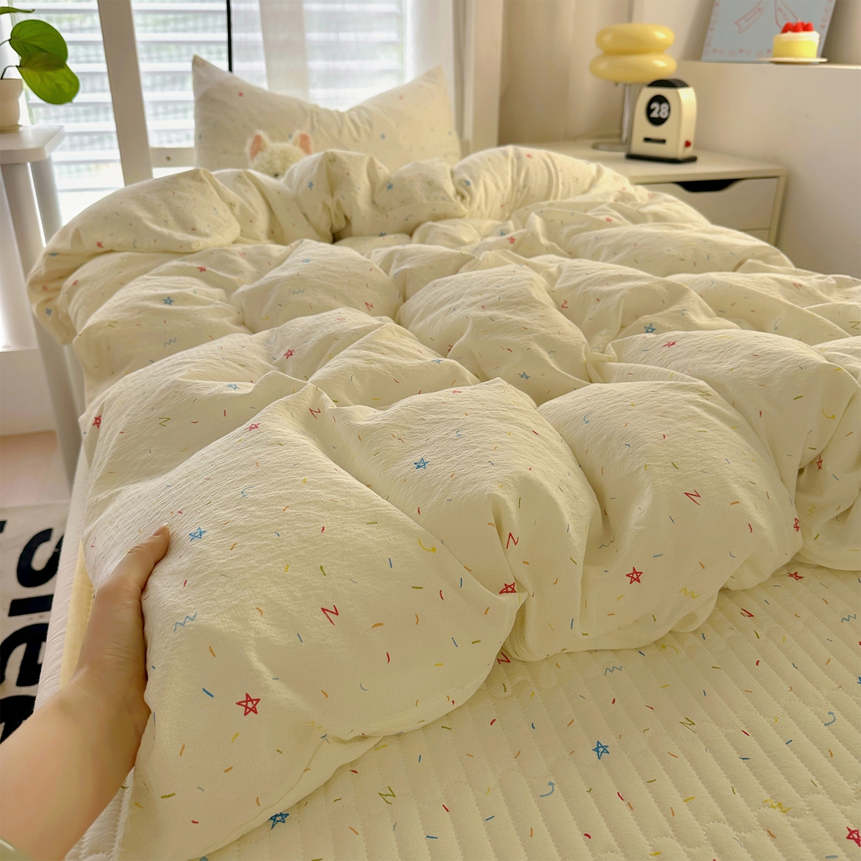 91家纺网 家纺一手货源 找家纺 美梦家纺2025新款木棉皱皱纱学生床盖四件套 蜡笔画