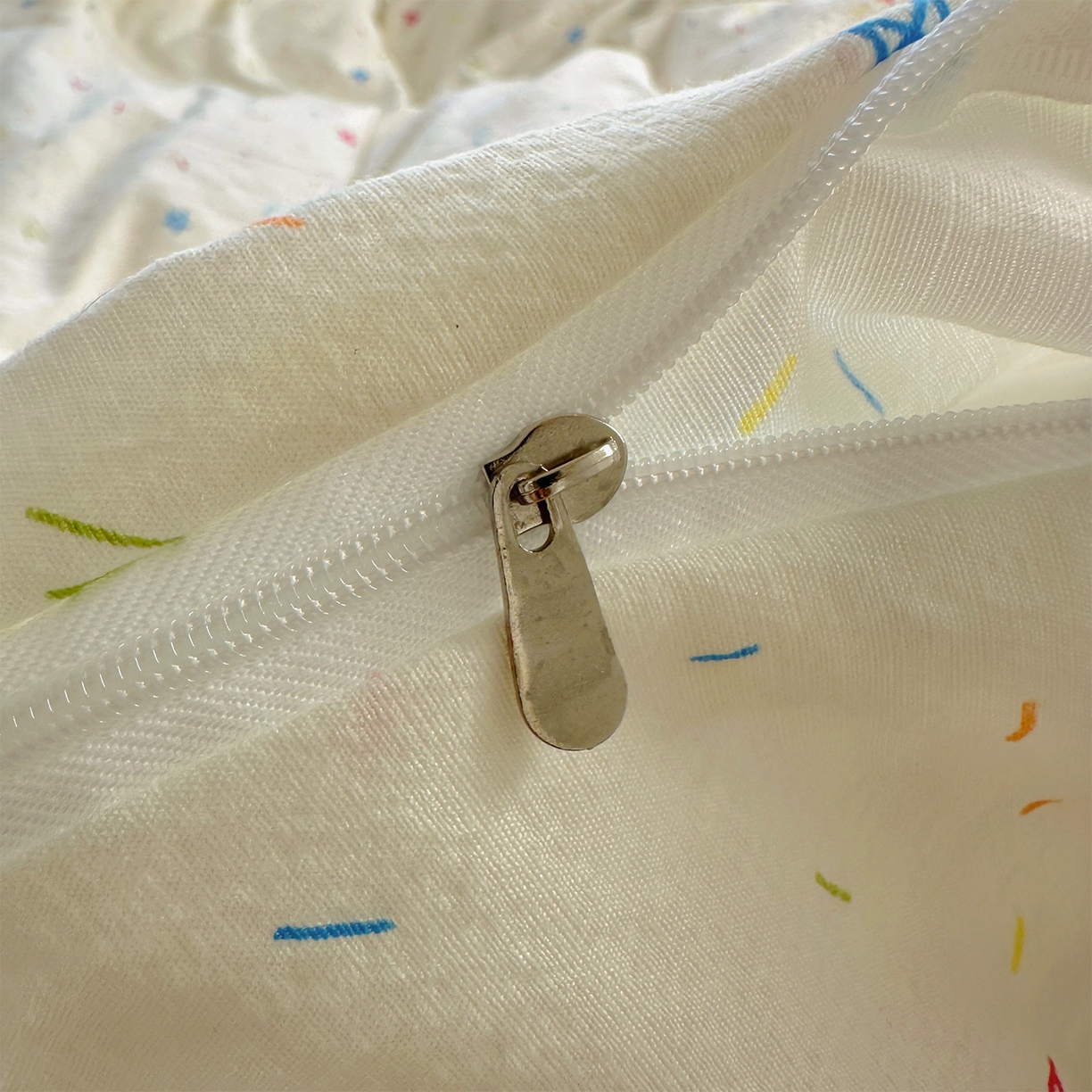 91家纺网 家纺一手货源 找家纺 美梦家纺2025新款木棉皱皱纱学生床盖四件套 蜡笔画