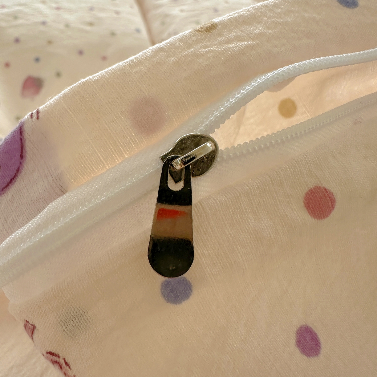 91家纺网 家纺一手货源 找家纺 美梦家纺2025新款木棉皱皱纱学生床盖四件套 点点莓果