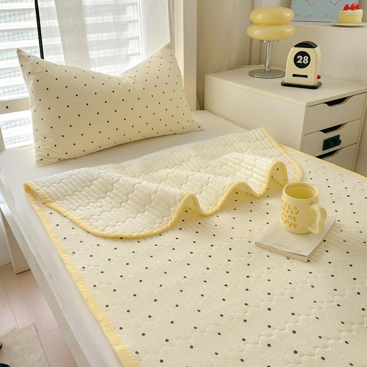 91家纺网 家纺一手货源 找家纺 美梦家纺2025新款木棉皱皱纱学生床盖四件套 波点奶昔