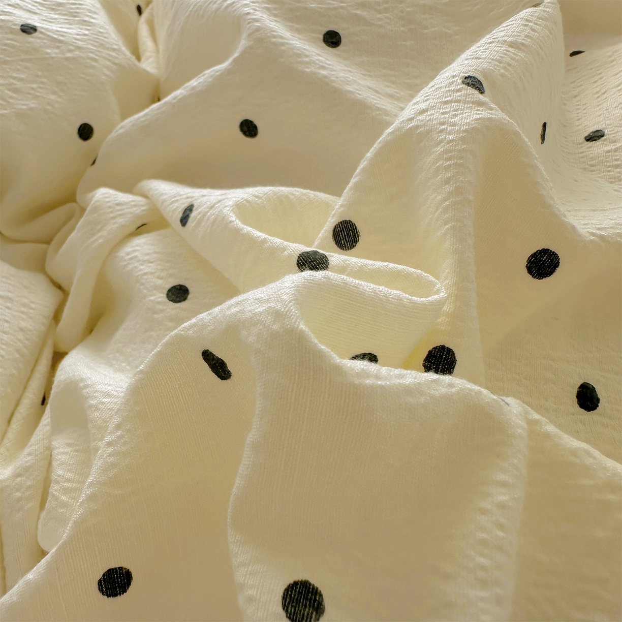 91家纺网 家纺一手货源 找家纺 美梦家纺2025新款木棉皱皱纱学生床盖四件套 波点奶昔