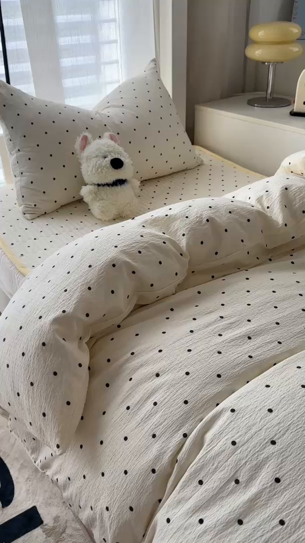 91家纺网 家纺一手货源 找家纺 美梦家纺2025新款木棉皱皱纱学生床盖四件套 波点奶昔