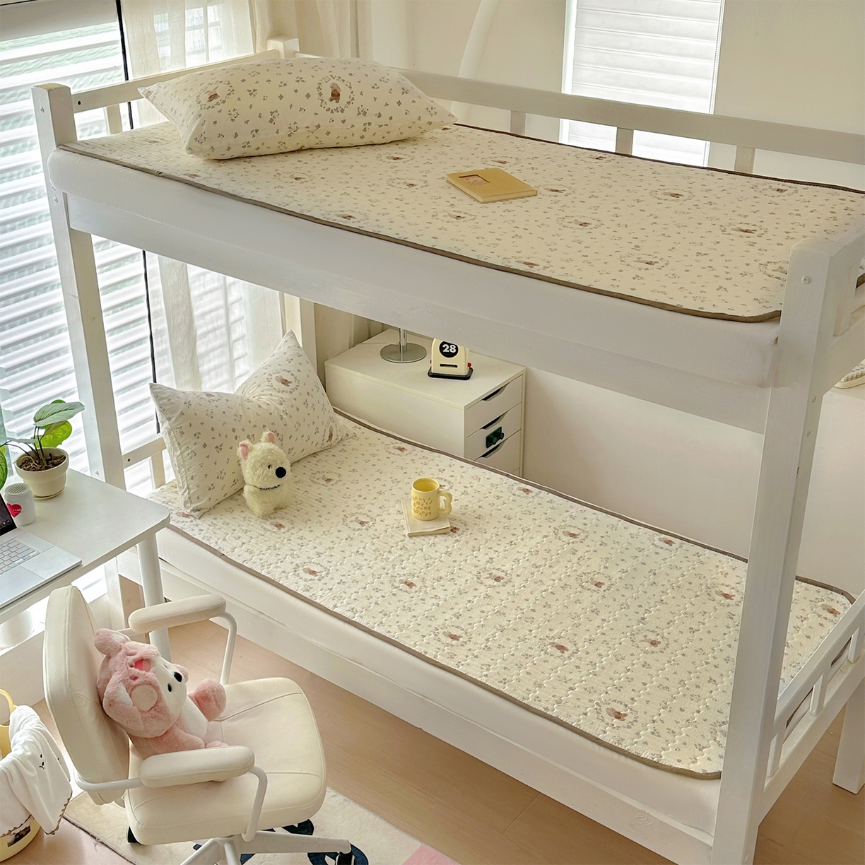 91家纺网 家纺一手货源 找家纺 美梦家纺2025新款木棉皱皱纱学生床盖四件套 彼得小兔