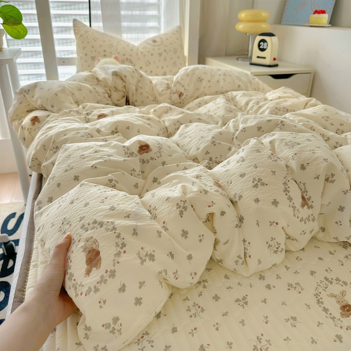 91家纺网 家纺一手货源 找家纺 美梦家纺2025新款木棉皱皱纱学生床盖四件套 彼得小兔