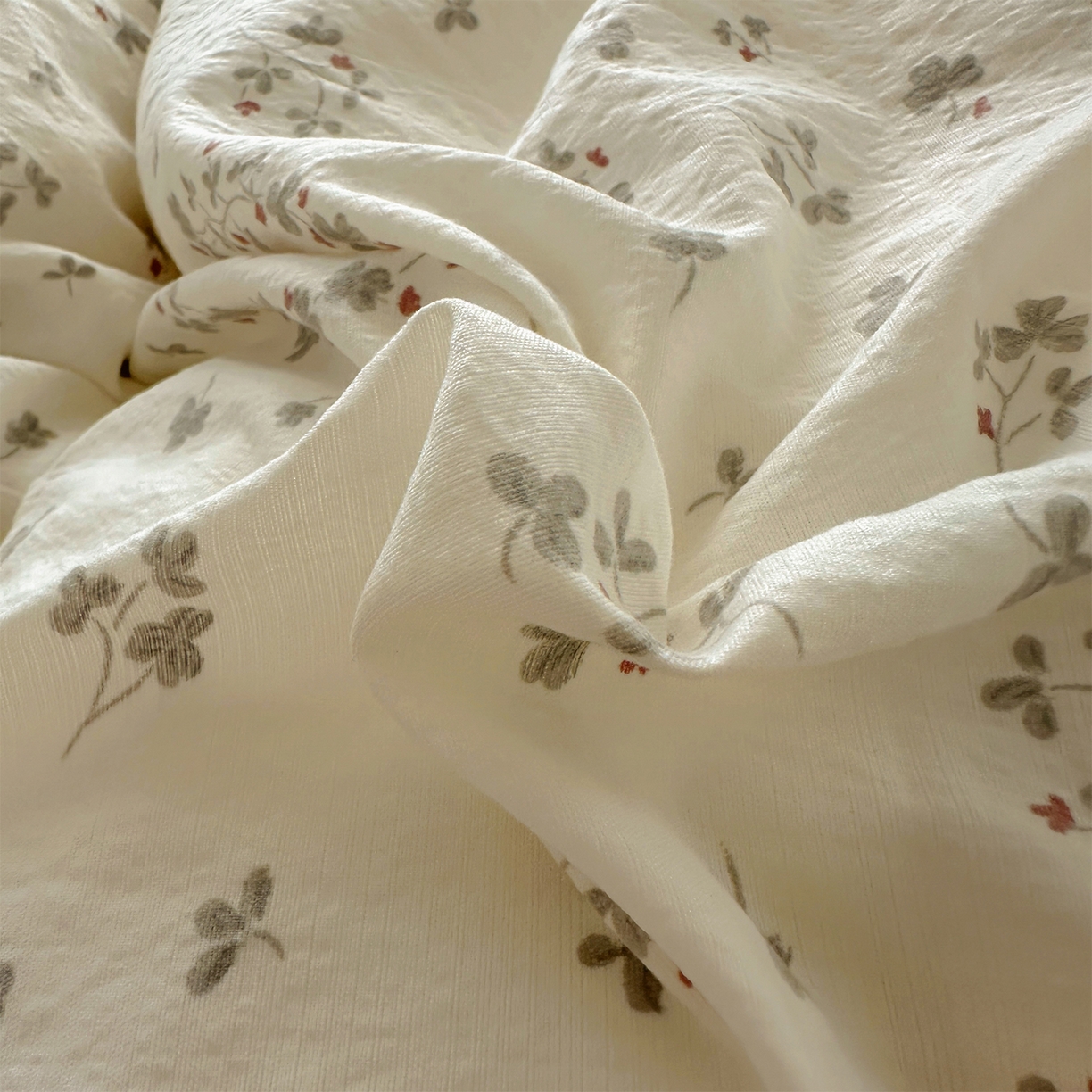 91家纺网 家纺一手货源 找家纺 美梦家纺2025新款木棉皱皱纱学生床盖四件套 彼得小兔