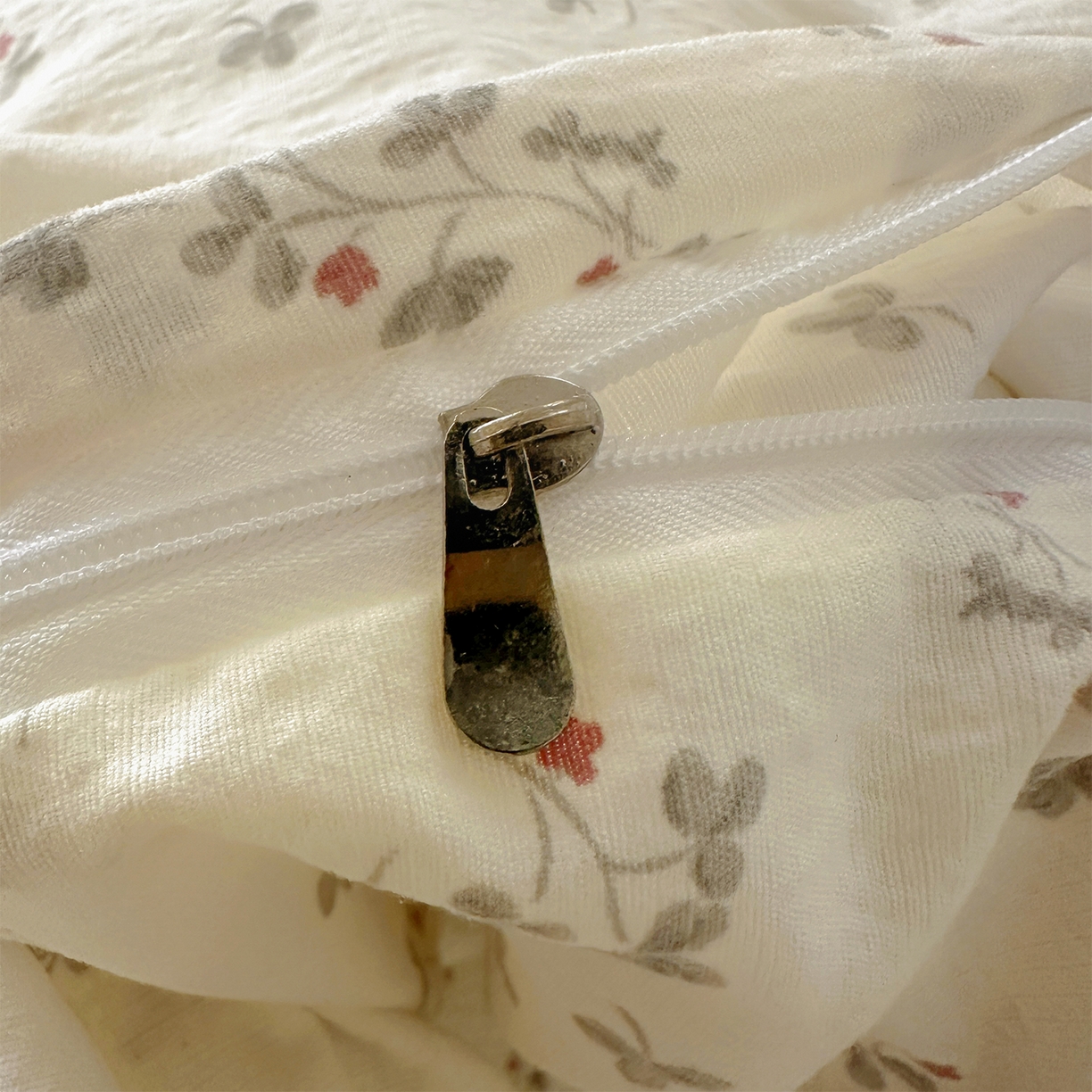 91家纺网 家纺一手货源 找家纺 美梦家纺2025新款木棉皱皱纱学生床盖四件套 彼得小兔