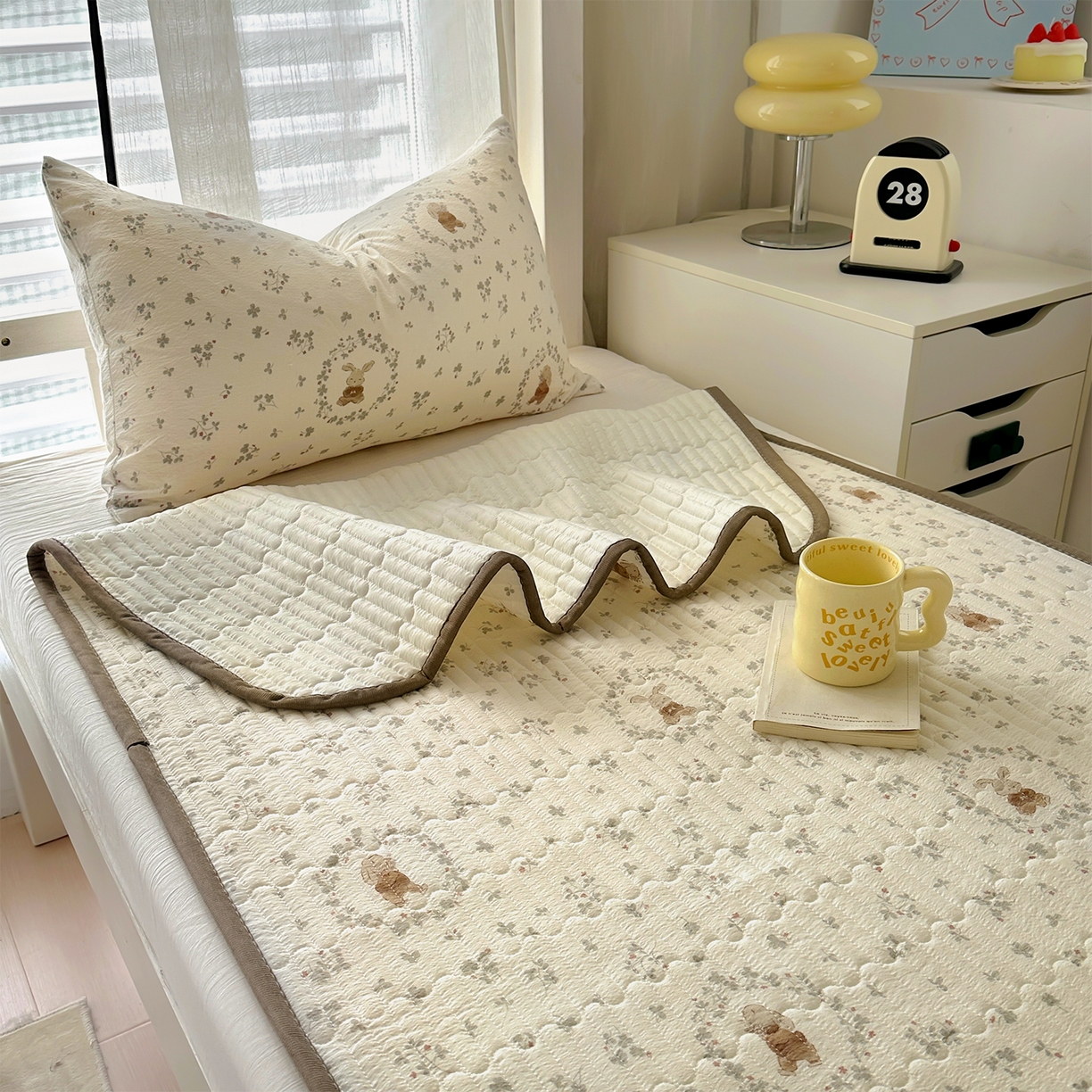 91家纺网 家纺一手货源 找家纺 美梦家纺2025新款木棉皱皱纱学生床盖四件套 彼得小兔