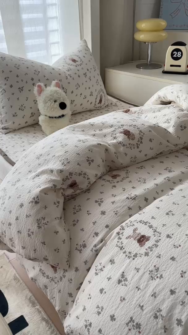 91家纺网 家纺一手货源 找家纺 美梦家纺2025新款木棉皱皱纱学生床盖四件套 彼得小兔