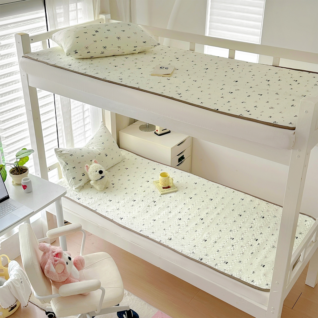 91家纺网 家纺一手货源 找家纺 美梦家纺2025新款木棉皱皱纱学生床盖四件套 黑櫻梦境