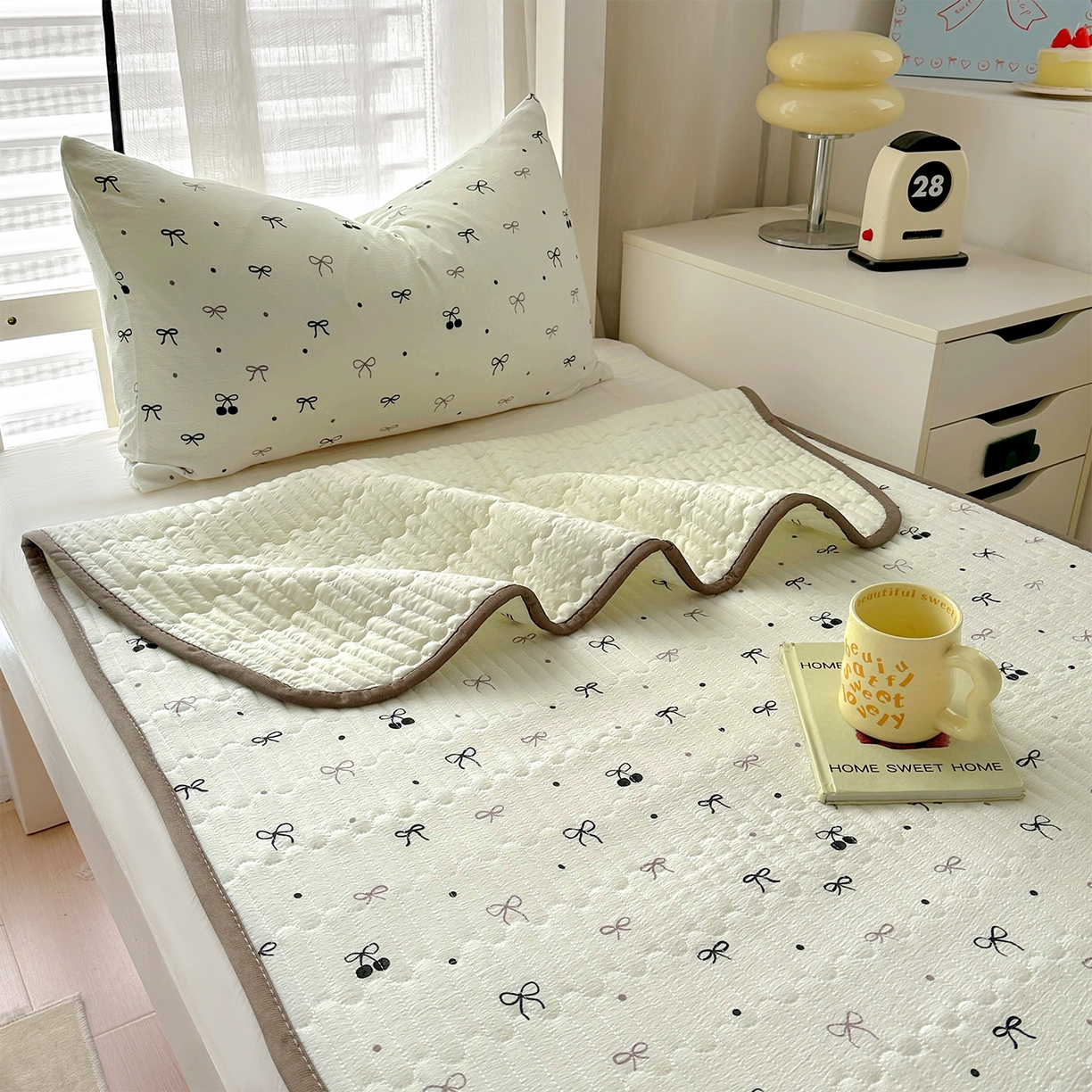 91家纺网 家纺一手货源 找家纺 美梦家纺2025新款木棉皱皱纱学生床盖四件套 黑櫻梦境