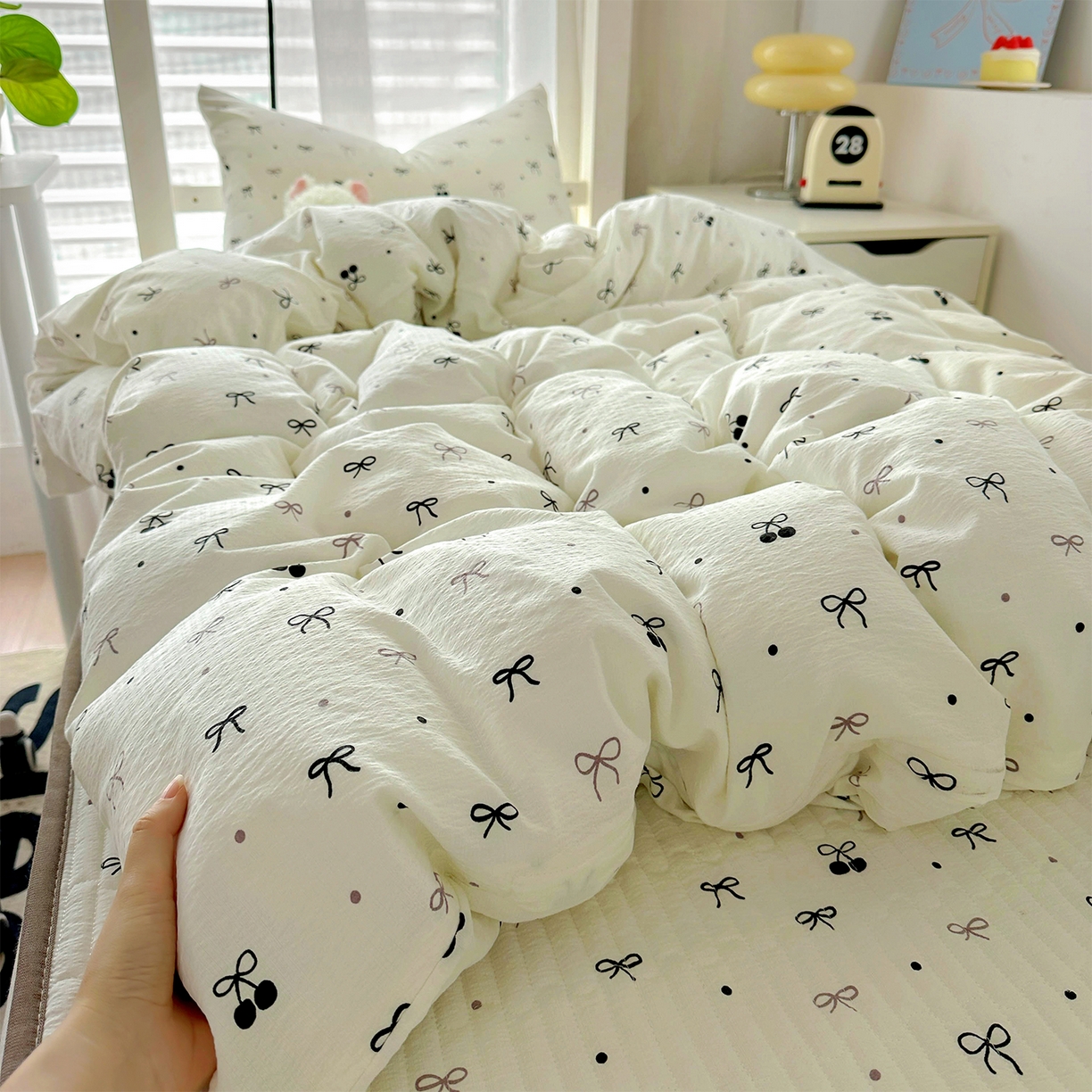 91家纺网 家纺一手货源 找家纺 美梦家纺2025新款木棉皱皱纱学生床盖四件套 黑櫻梦境