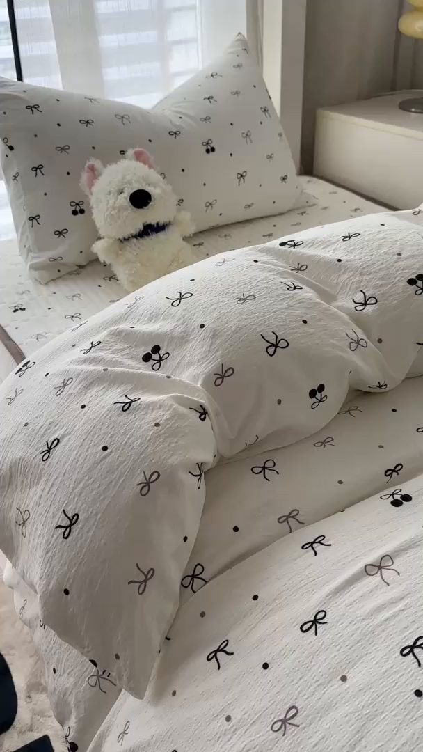 91家纺网 家纺一手货源 找家纺 美梦家纺2025新款木棉皱皱纱学生床盖四件套 黑櫻梦境