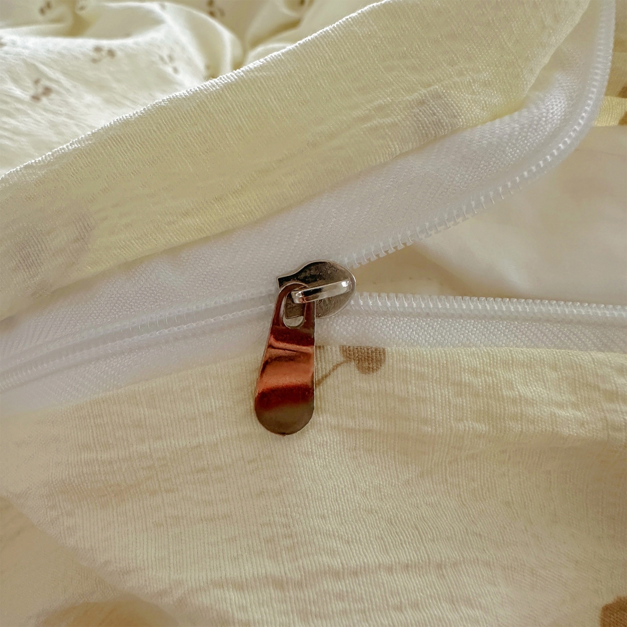 91家纺网 家纺一手货源 找家纺 美梦家纺2025新款木棉皱皱纱学生床盖四件套 晩樱落海