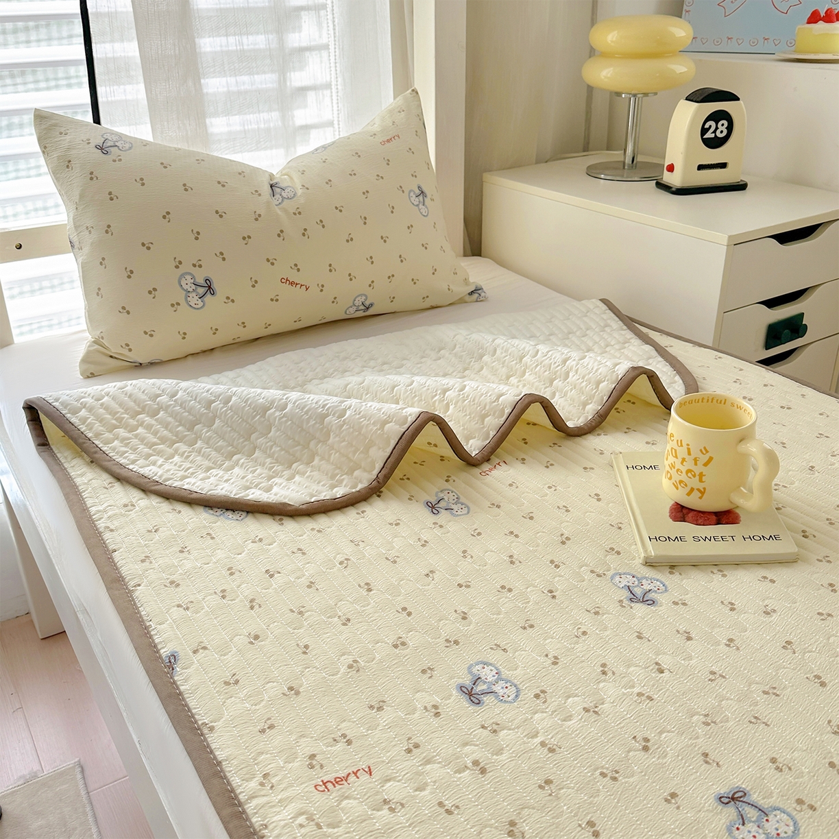 91家纺网 家纺一手货源 找家纺 美梦家纺2025新款木棉皱皱纱学生床盖四件套 晩樱落海