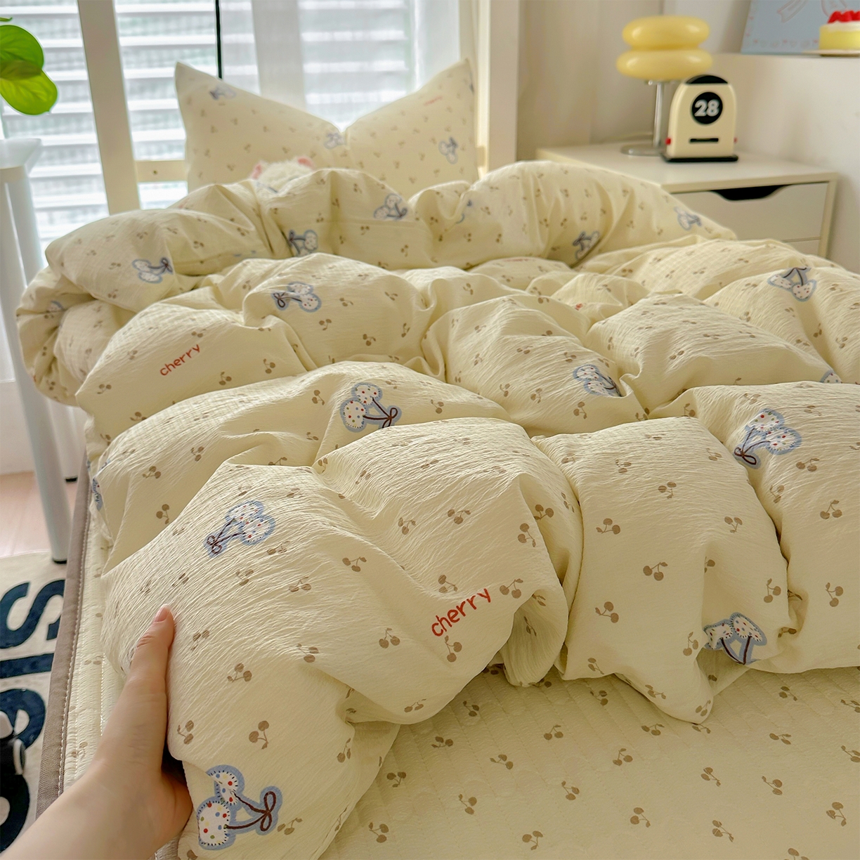 91家纺网 家纺一手货源 找家纺 美梦家纺2025新款木棉皱皱纱学生床盖四件套 晩樱落海