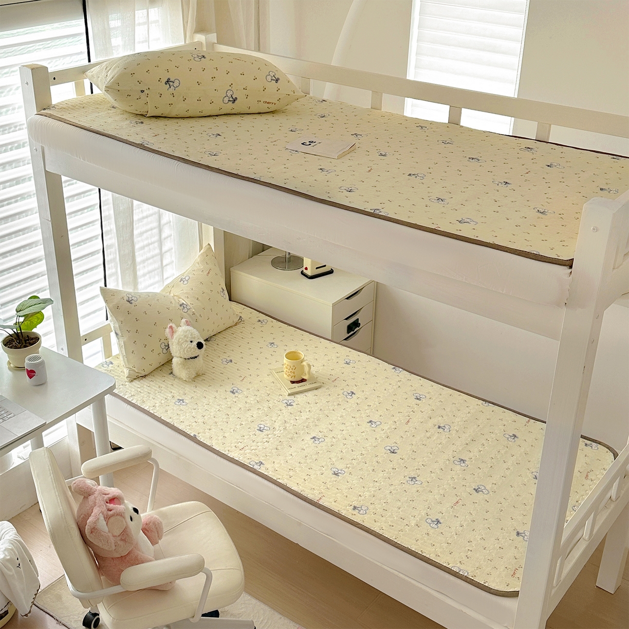 91家纺网 家纺一手货源 找家纺 美梦家纺2025新款木棉皱皱纱学生床盖四件套 晩樱落海