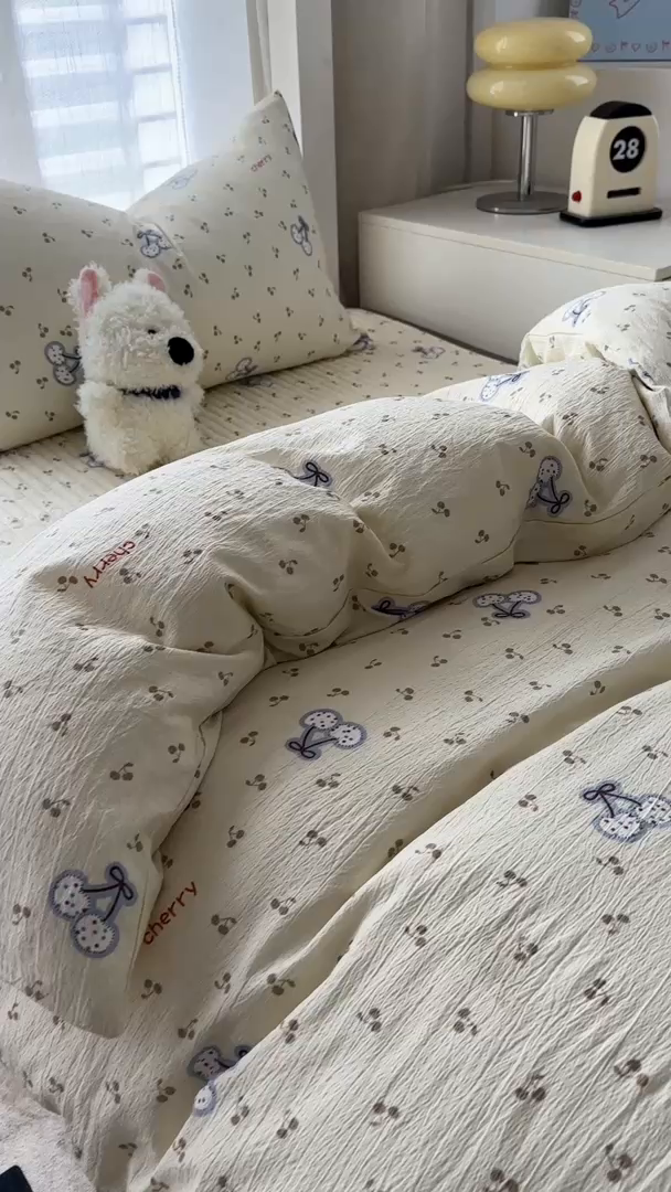 91家纺网 家纺一手货源 找家纺 美梦家纺2025新款木棉皱皱纱学生床盖四件套 晩樱落海