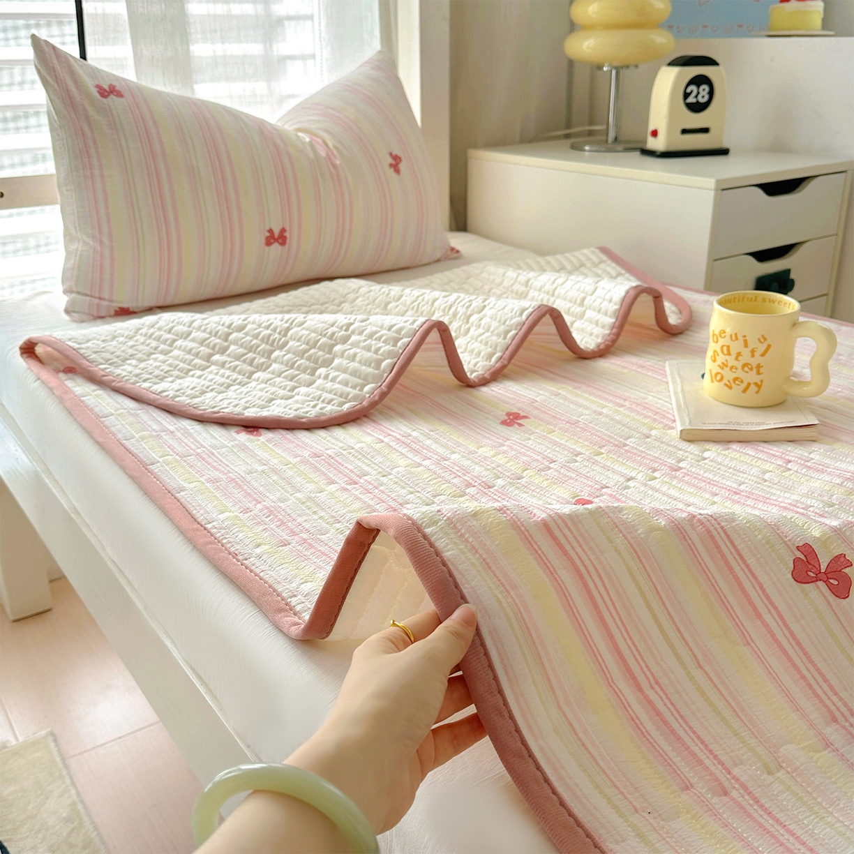 91家纺网 家纺一手货源 找家纺 美梦家纺2025新款木棉皱皱纱学生床盖四件套 遇见彩虹