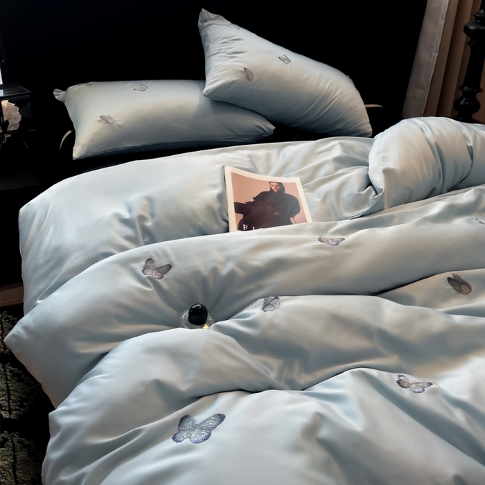 91家纺网 家纺一手货源 找家纺 红嘴企鹅2025新款幻影冰丝四件套-蝴蝶系列 幻影-兰色