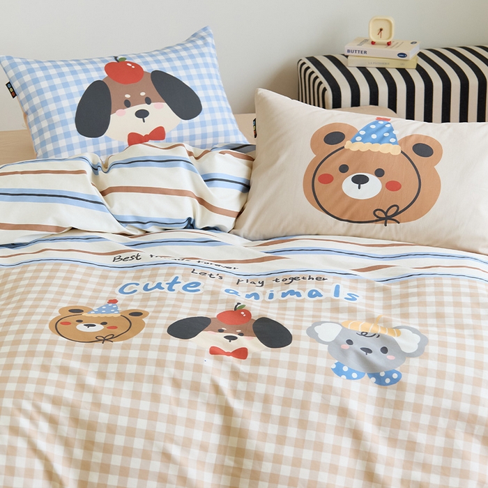 91家纺网 家纺一手货源 找家纺 RYB红黄兰 开学季2025新款ins设计师原创13372大版卡通数码印花40s全棉纯棉三件套四件套 趣味小伙伴