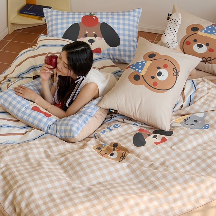 91家纺网 家纺一手货源 找家纺 RYB红黄兰 开学季2025新款ins设计师原创13372大版卡通数码印花40s全棉纯棉三件套四件套 趣味小伙伴