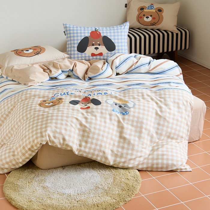 91家纺网 家纺一手货源 找家纺 RYB红黄兰 开学季2025新款ins设计师原创13372大版卡通数码印花40s全棉纯棉三件套四件套 趣味小伙伴