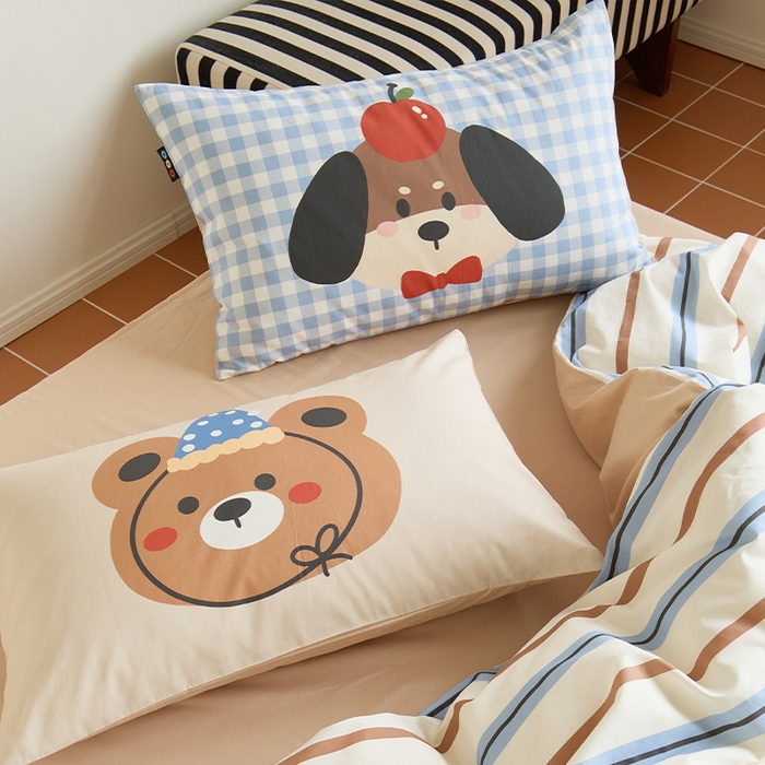 91家纺网 家纺一手货源 找家纺 RYB红黄兰 开学季2025新款ins设计师原创13372大版卡通数码印花40s全棉纯棉三件套四件套 趣味小伙伴