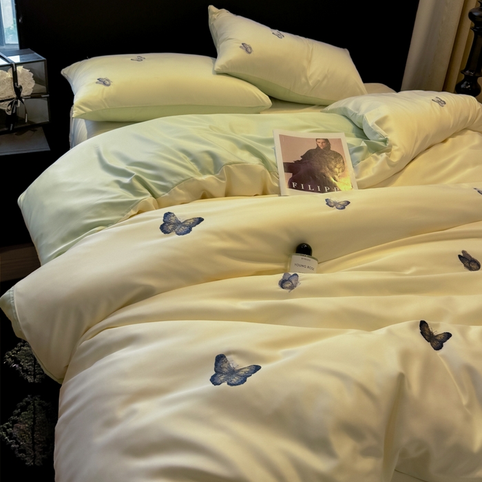 91家纺网 家纺一手货源 找家纺 红嘴企鹅2025新款幻影冰丝四件套-蝴蝶系列 幻影-奶昔白