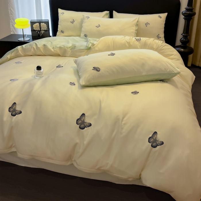 91家纺网 家纺一手货源 找家纺 红嘴企鹅2025新款幻影冰丝四件套-蝴蝶系列 幻影-奶昔白