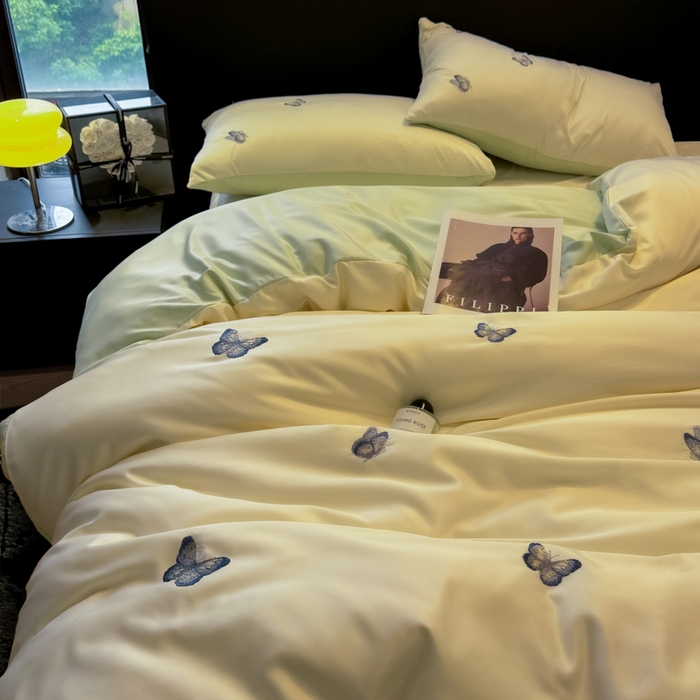 91家纺网 家纺一手货源 找家纺 红嘴企鹅2025新款幻影冰丝四件套-蝴蝶系列 幻影-奶昔白